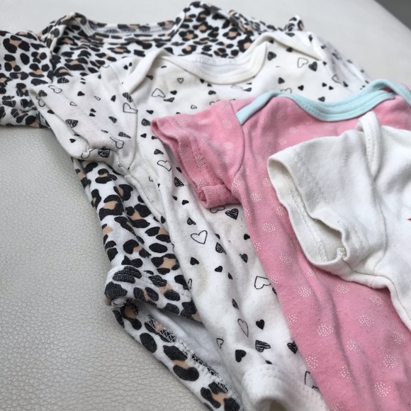 ❌Sold❌🐱 4 Baby Gear One piece Bodysuits 🐱🧸 - Picture 4 of 4